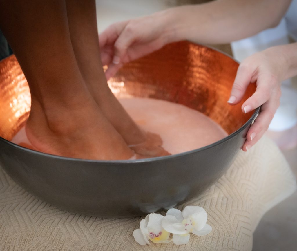 Foot treatment with treatment basket